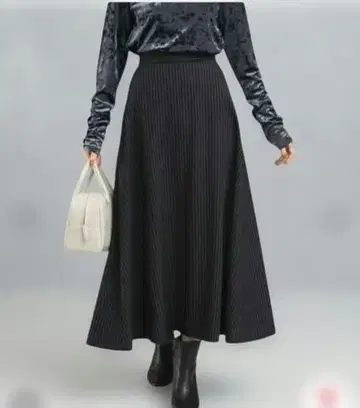 어반 리서치 로쏘 스트라이프 플레어 스커트 네이비 36 사이즈