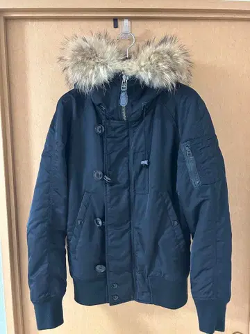 AMERICAN RAG CIE 블랙 컬러 자켓