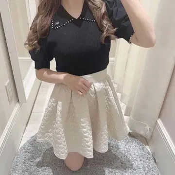 evelyn 펄 장식 블랙 니트탑