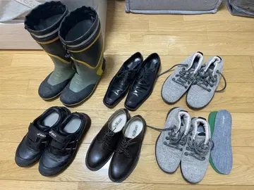 밴딩 부츠와 스니커즈 세트