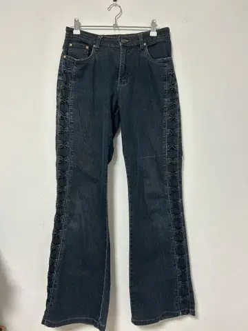 블랙 플레어 데님 리본 디자인