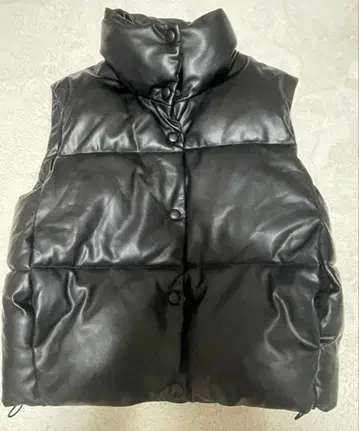 ZARA 블랙 다운 베스트 S 사이즈