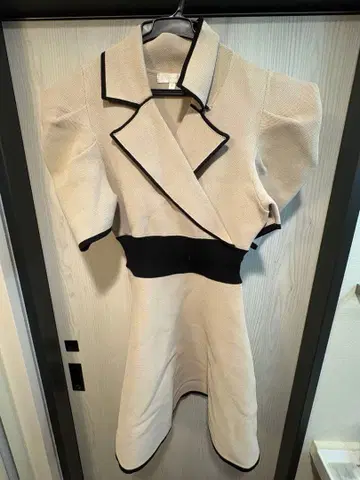 베이지 니트 랩 원피스 반팔