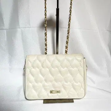 [ MOSCHINO ] 모스키노 하트 퀼팅 가죽 숄더백 화이트