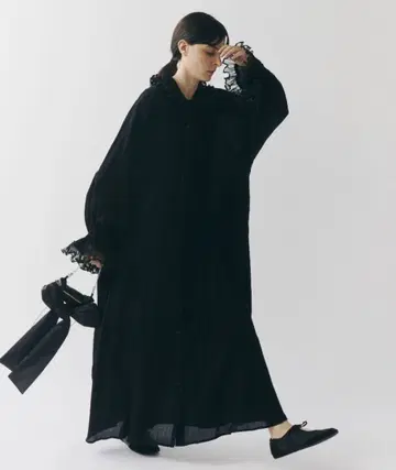 perna 볼륨 프릴 나이트 드레스