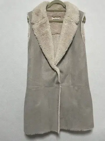 ROSE BAD 베이지 스웨이드풍 노카라 베스트