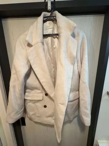 화이트 플리스 더블 브레스트 자켓