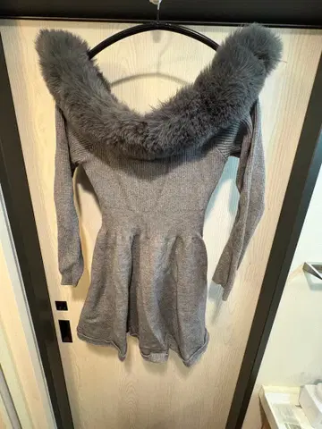 퍼 달린 오프숄더 니트탑 F 사이즈 그레이