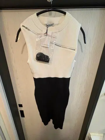 슬리브리스 니트 화이트/블랙 프리 사이즈