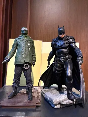 맥팔렌 더 배트맨 리들러 동상 1/6 피규어