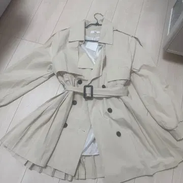 베이지 트렌치코트 허리 벨트 포함
