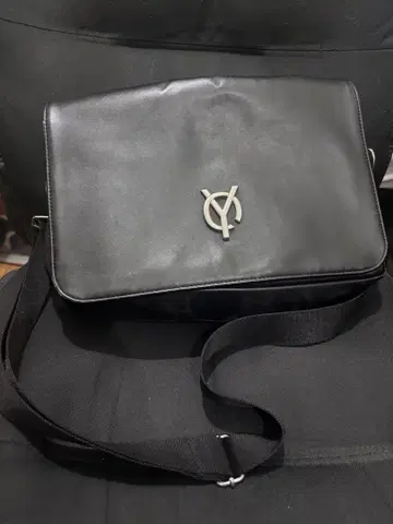 OY 블랙 숄더백 플랩식