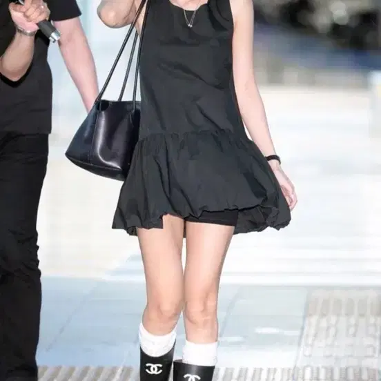 AMOMENTO | 아모멘토 Amomento Jennie Volume Mini Dress #아모멘토