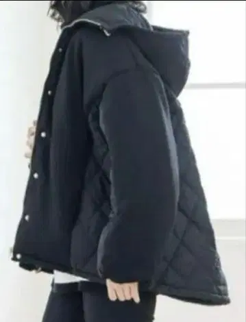 후드 부착 블랙 퀼팅 자켓 프리 사이즈