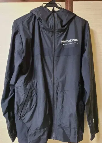 new balance 블랙 나일론 자켓