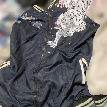 호랑이와 드래곤 자수 네이비 스카잔