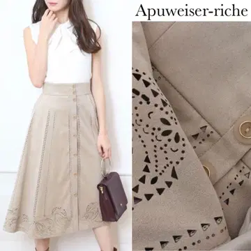 아푸와이저 리셰 펀칭 스웨이드 스커트 베이지