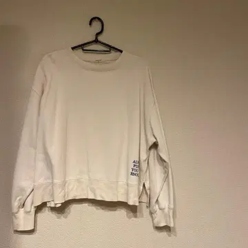 studio CLIP 아이보리 맨투맨 숏 기장 맨투맨 로고