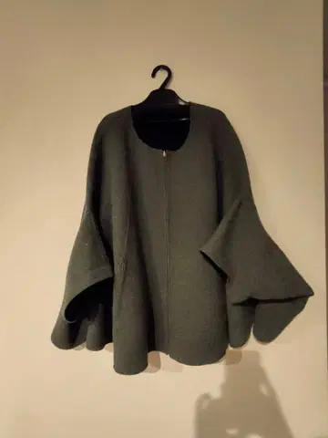 그레이 케이프 코트 모 100% 비어즐리