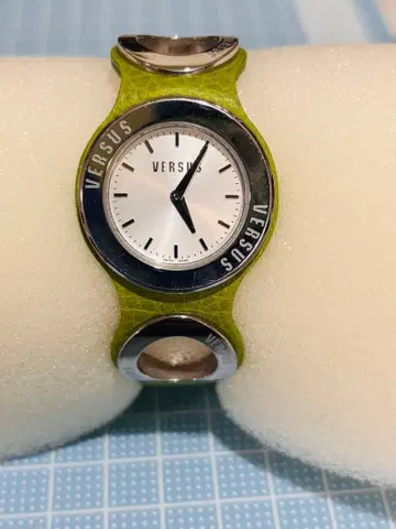 VERSUS 그린 가죽 밴드 시계 정크제품