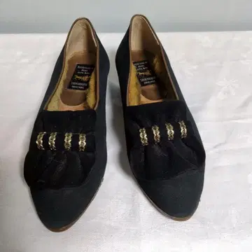 블랙 스웨이드 펌프스 리본 포함