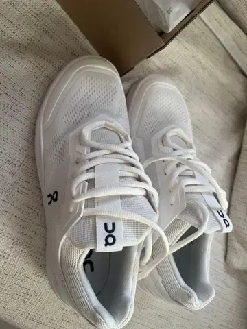 On THE ROGER Spin 화이트/블랙 8 W