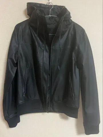 antiqua 후드 부착 비건 가죽 자켓