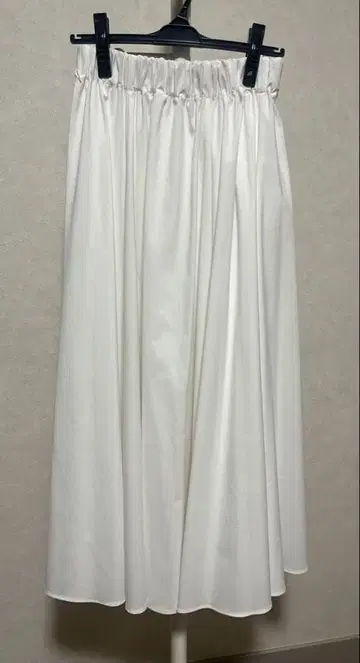 Mila Owen 화이트 플레어 스커트 M