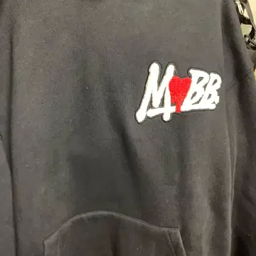 MOBB 하트 자수 블랙 후드티