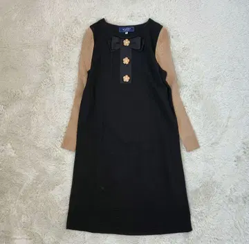 컨디션 최상 엠즈 그레이시 플라워 버튼 원피스 니트 긴팔 리본