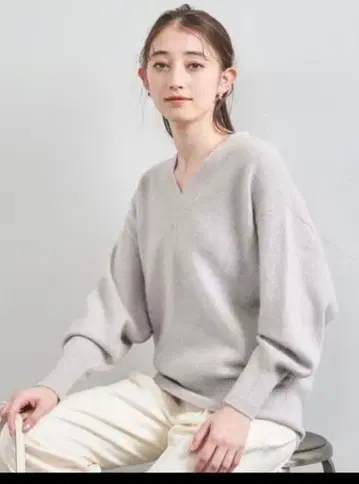 새상품 UNITED ARROWS 울 폭스 라메 V넥 니트