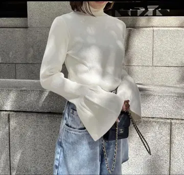 Heve 헤이브 스즈란 커프 리브 니트 화이트