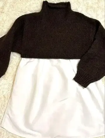 브라운 하이넥 니트 레이어드 스타일 셔츠