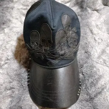 Roen 가죽 스컬 캡 모자