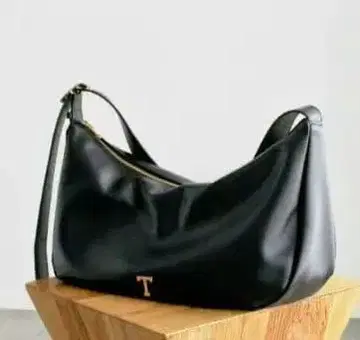 2025 가을! T 메탈 포인트 문 숄더 BAG! 7700엔