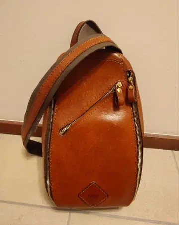 HERZ 헬츠 트리플 지퍼 가죽 바디백