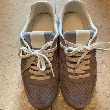 ZARA 그레이 메쉬 디자인 스니커즈