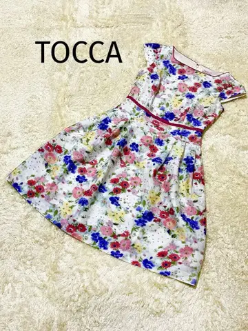 새상품급 토카 무릎 기장 플레어 원피스 꽃무늬 사이즈 2