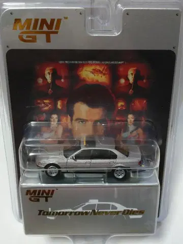 MINI GT 1/64 BMW 750IL 투모로우 네버 다이 영문판