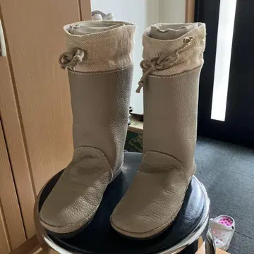 베이지 가죽 롤탑 부츠