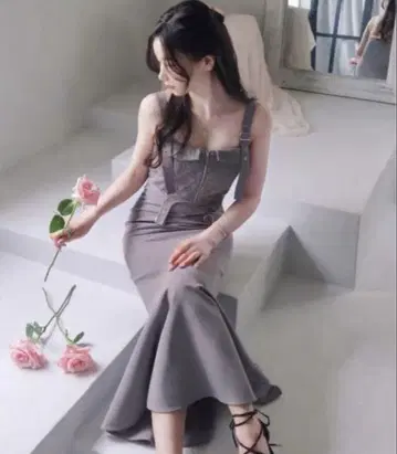 YILON ROMATIC BUSTIER DRESS 이론