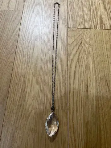 리프형 크리스탈 펜던트 목걸이