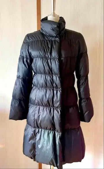 STRAWBERRY FIELDS 다운 코트 블랙 다운 90% 사용