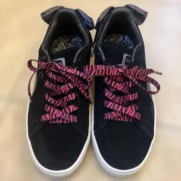 PUMA 블랙 스니커즈 리본 포함