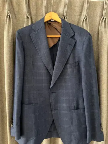 네이비 체크 무늬 자켓
