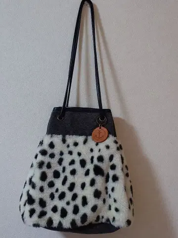 크루트 고베 달마시안 퍼 복조리형 숄더백