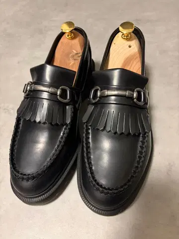 블랙 가죽 프린지 로퍼