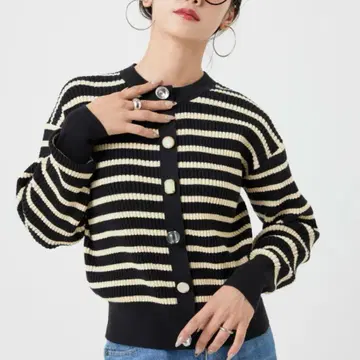 이번 시즌 신상 미사용 새상품 트라쪼돈나 비쥬 가디건