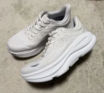 호카 본다이 9 화이트 통굽 스니커즈