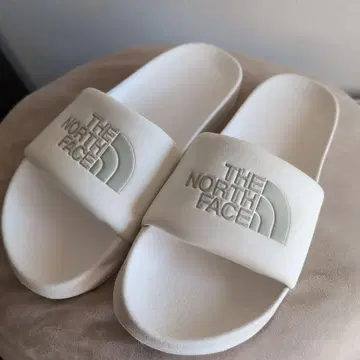 THE NORTH FACE 화이트 슬라이드 샌들
